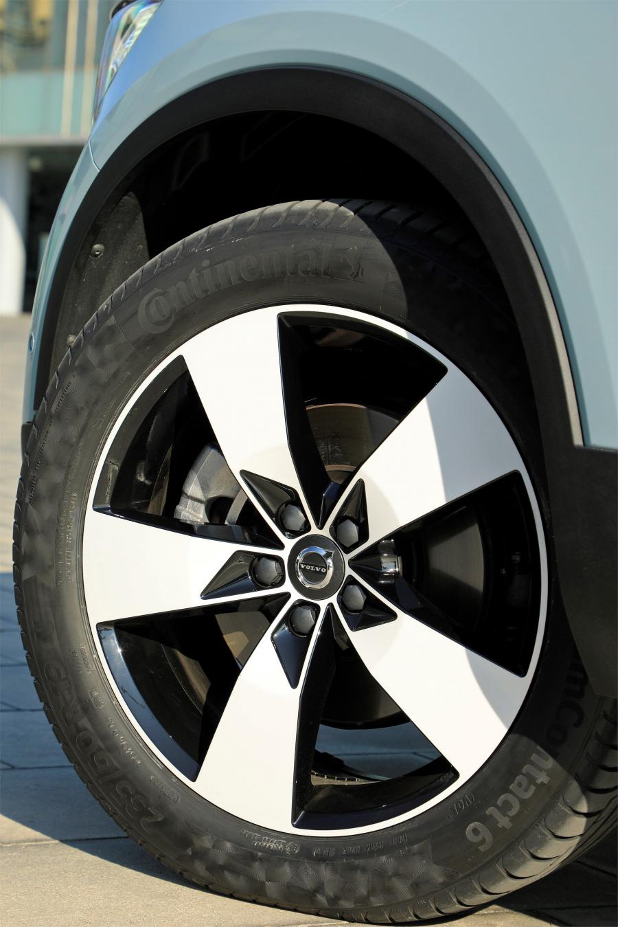 Колеса Volvo XC40 D4 Momentum 2017 года  (WW) (фото 32 из 45)